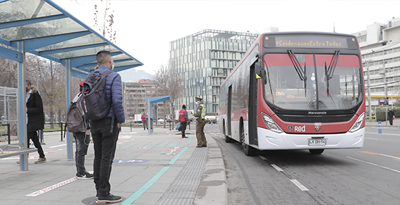 Transporte público metropolitano opera hoy con refuerzo de 80% y flujos vehiculares crecen 50% en el Gran Santiago